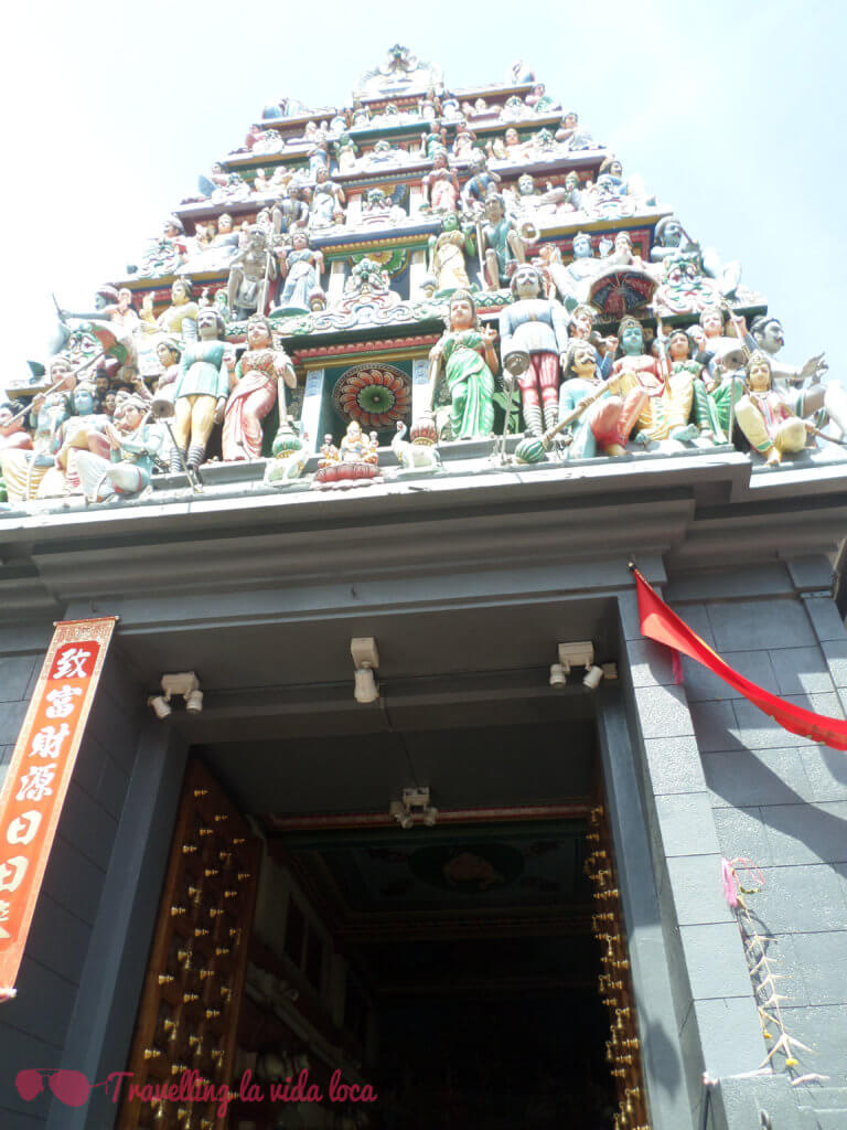 Torre de entrada al tempo Sri Mariamman