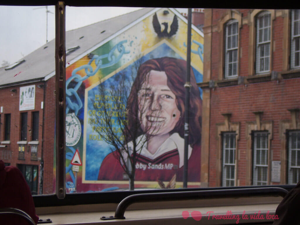 Uno de los murales más famosos de Belfast, homenaje a Bobby Sands, miembro del IRA