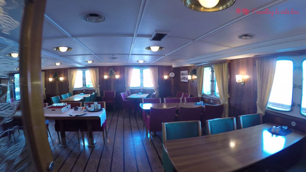El salón donde se sirve el desayuno a bordo
