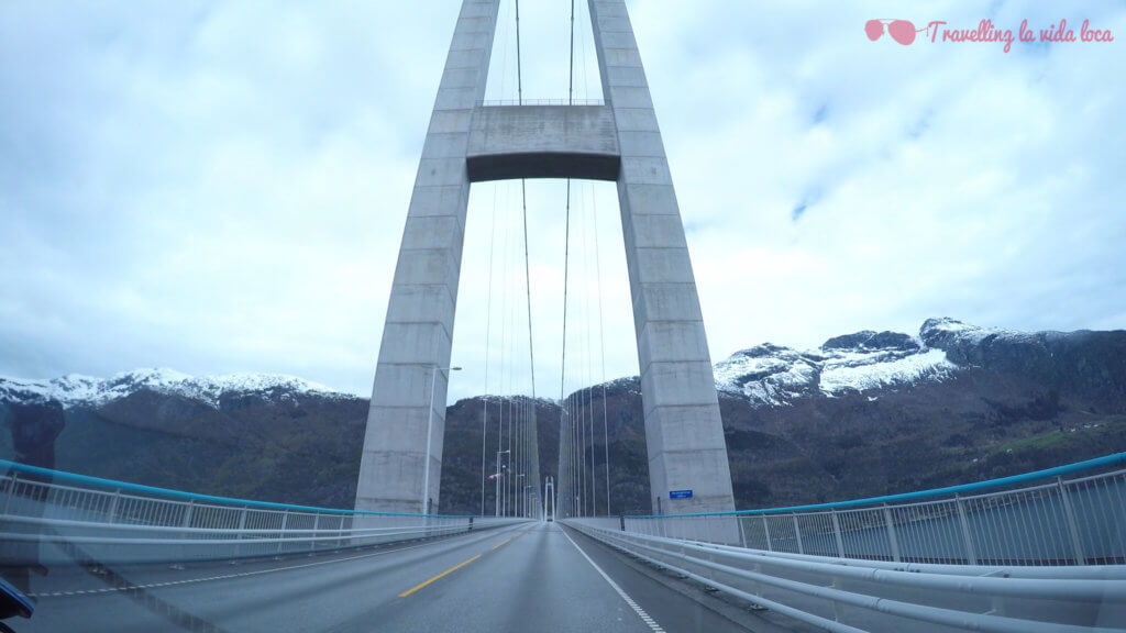 Atravesando el puente de Hardanger