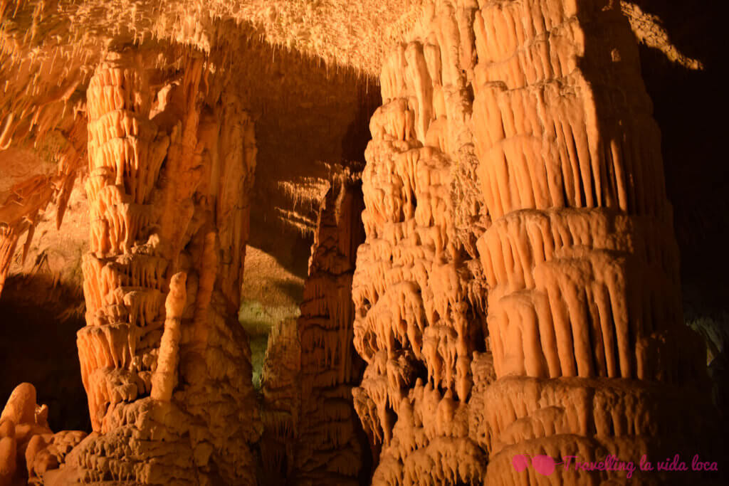 Increíbles columnas es las Cuevas de Postojna