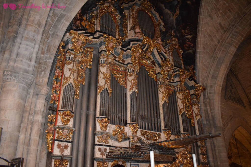 El impresionante órgano visto desde el coro