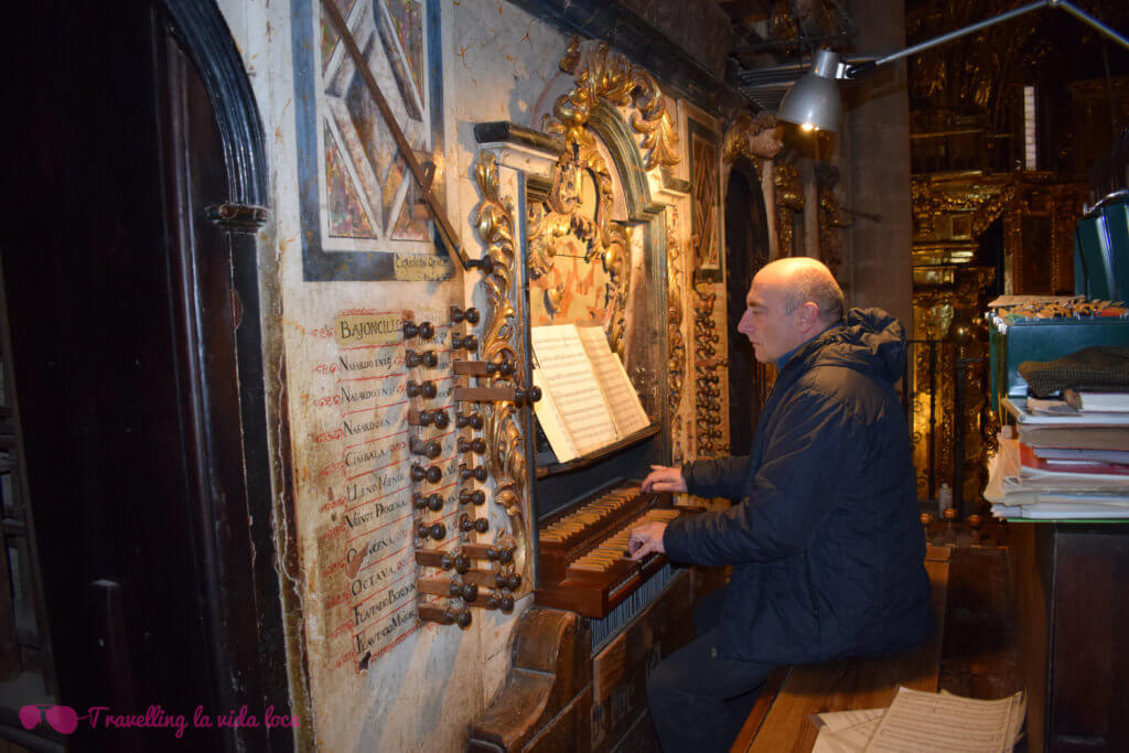 El organista dándonos una exhibición