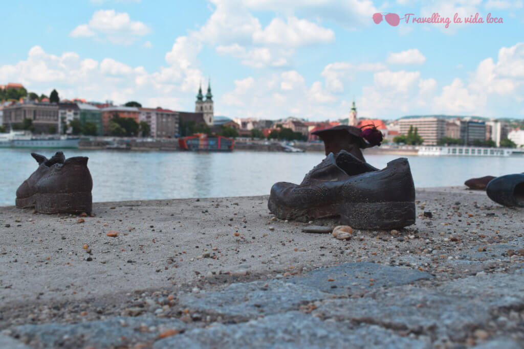Detalle de Zapatos en el Danubio