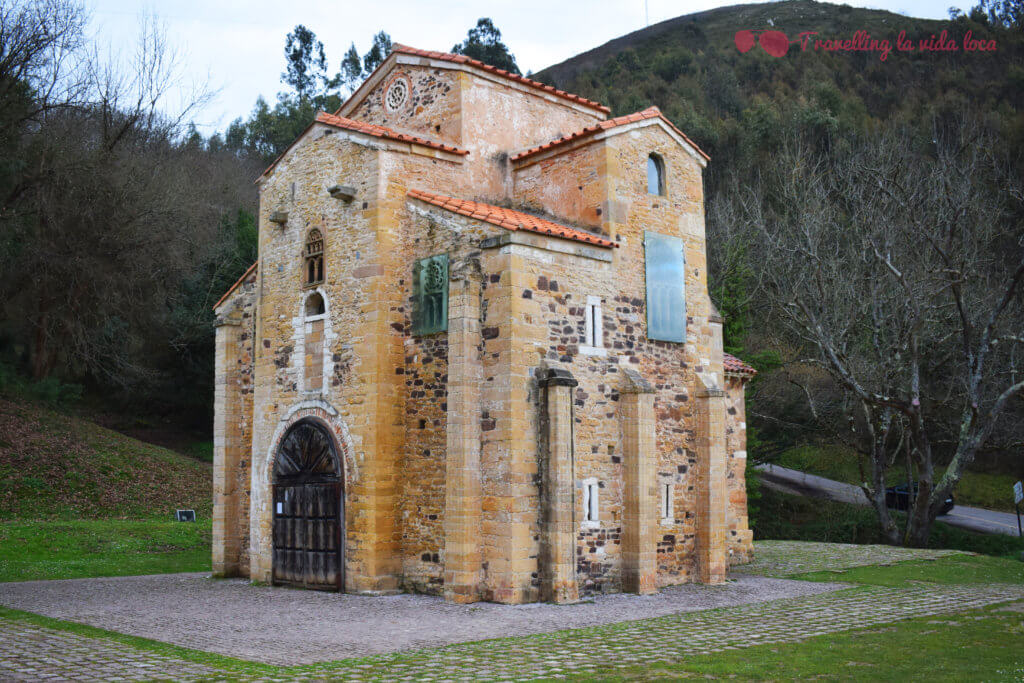 La coqueta iglesia de San Miguel de Lillo