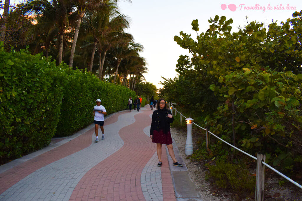 Paseando por la Miami Beach Boardwalk, en Mid Beach