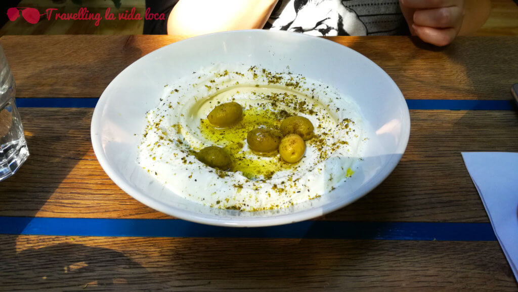 Comida israelí en el Mazel Tov