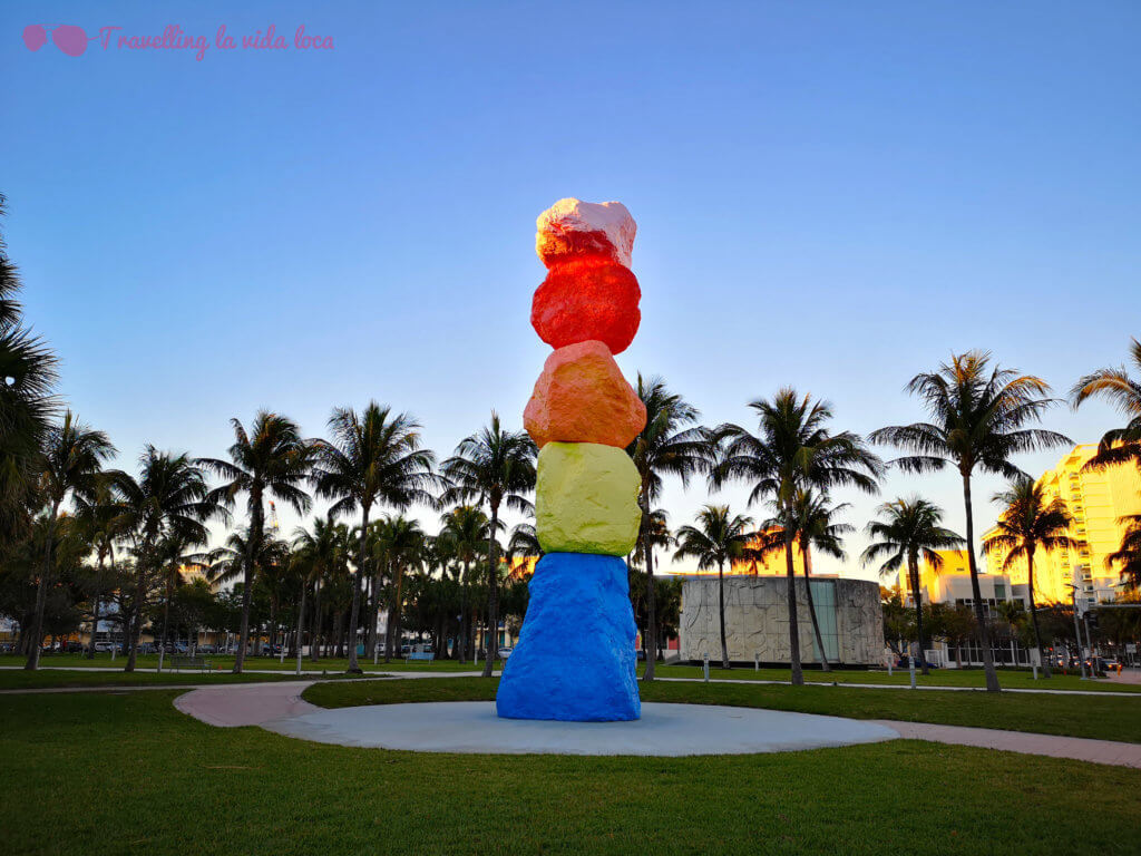 Miami Beach: escultura Miami Mountain en el Parque Collins