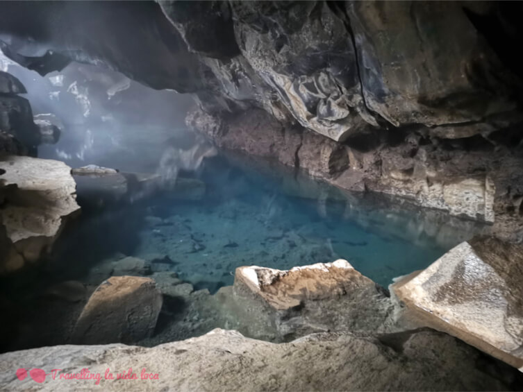 El interior de la famosa cueva de Grjótagjá