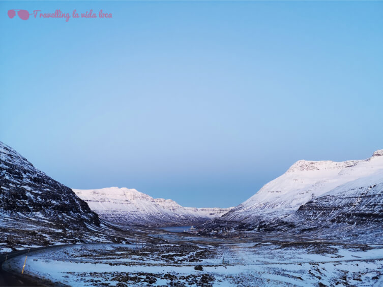 Las vistas del fiordo y de Seydisfjordur, que apenas se distingue, desde el paso de montaña