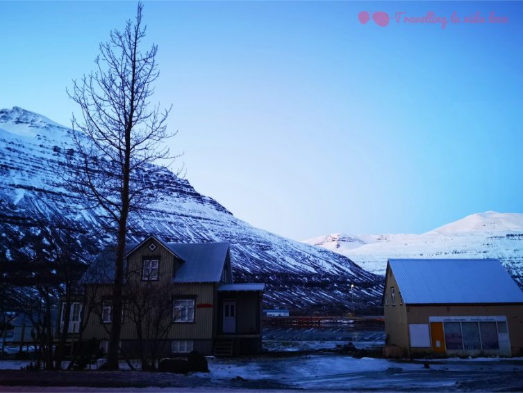 En Seydisfjordur hay montañas rodeándote mires por donde mires