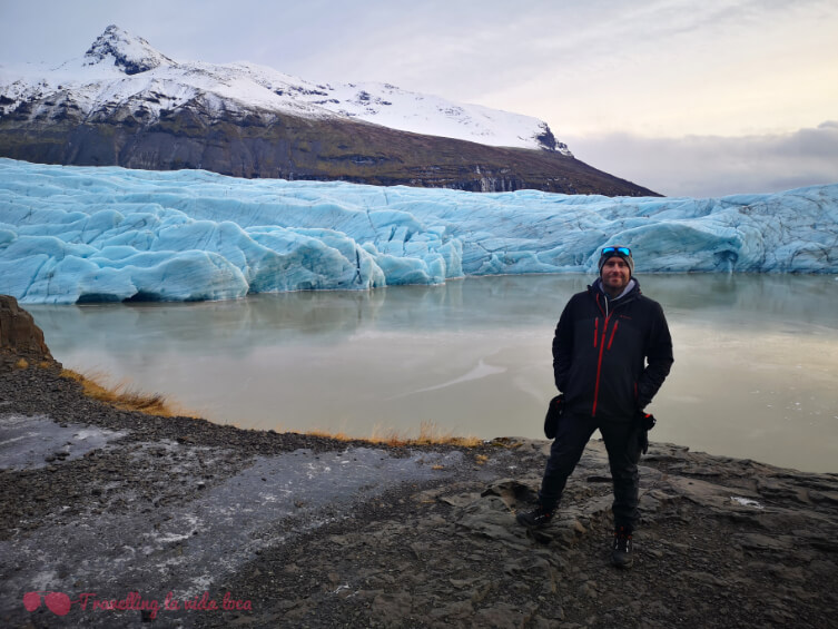 Alucinando con la inmensa masa de hielo azulado del Svínafellsjökull