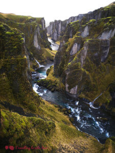 Fjadrárgljúfur es uno de esos sitios que te hace enamorarte aún más de Islandia
