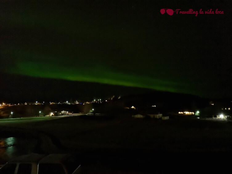 Aurora boreal desde tu balcón, ¿qué más se puede pedir?