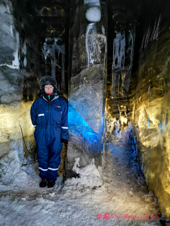 Juegos de luces en la cueva de hielo