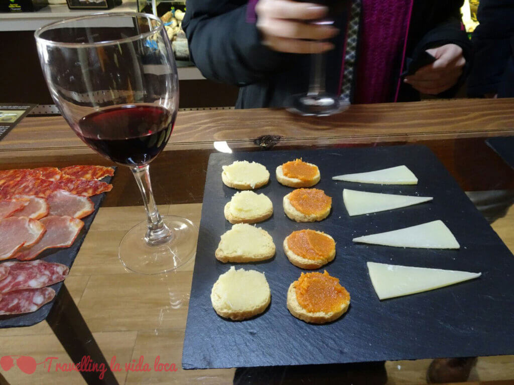Parte de la cata de quesos en Chillón