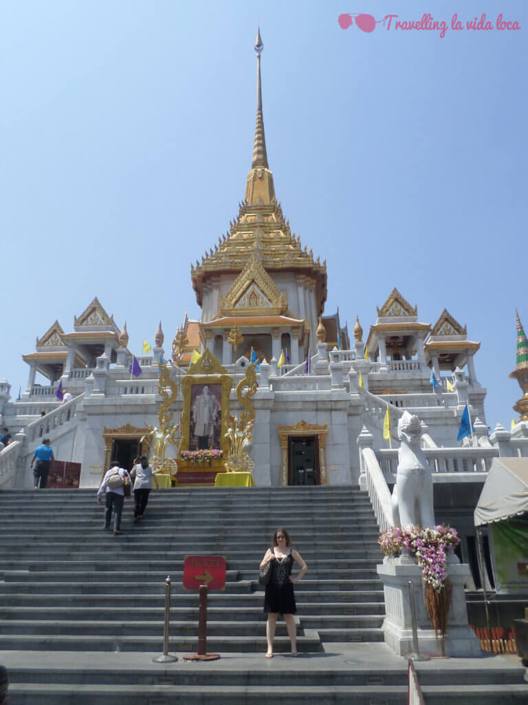 Templo Wat Traimit, en plena Chinatown