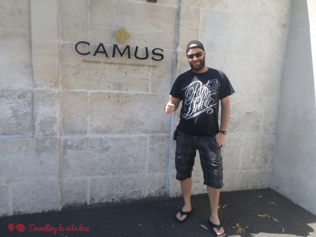 Entrada a la destilería Camus de Cognac
