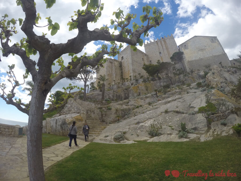 El imponente castillo de Peñíscola desde el Parque de Artillería