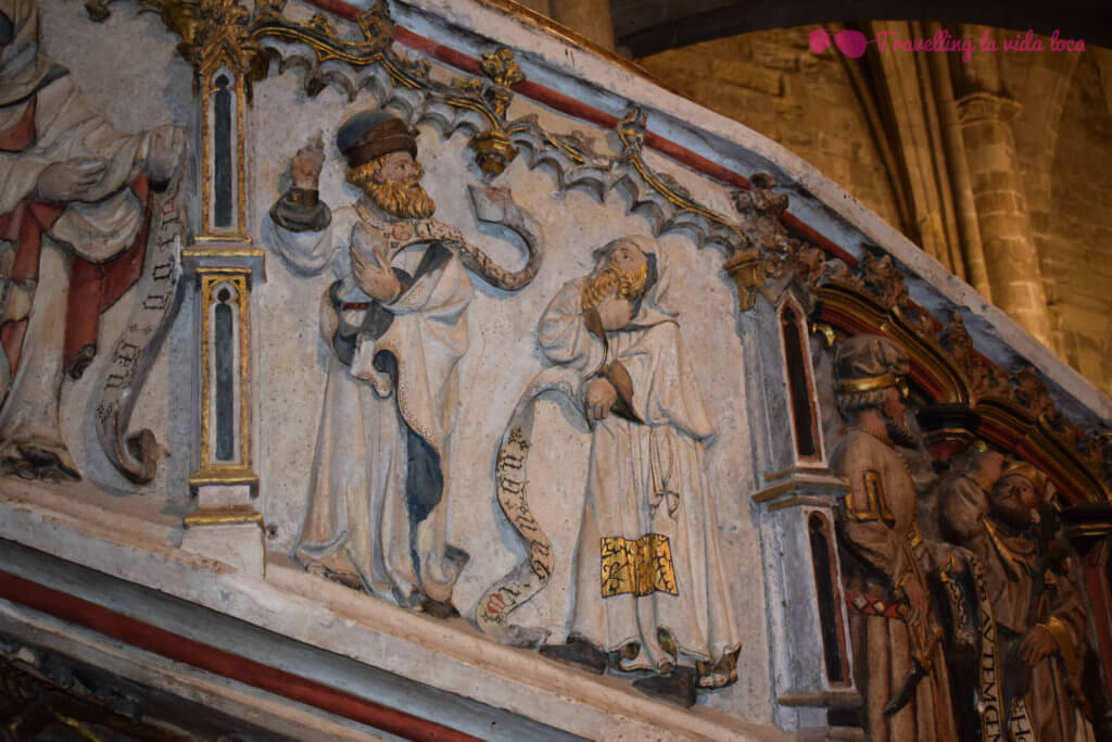 Detalle de la decoración de la escalera del coro