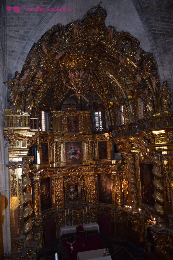 El ornamentadísimo Altar Mayor visto desde el coro